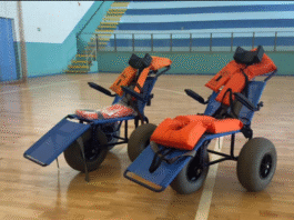 Cadeiras anfíbias estarão à disposição da comunidade a partir deste fim de semana na prainha de Porto Mendes