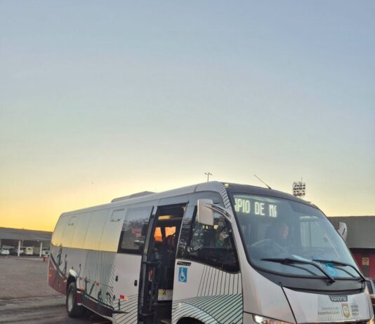 Novo micro-ônibus amplia estrutura para o transporte de atletas e já realiza primeira viagem