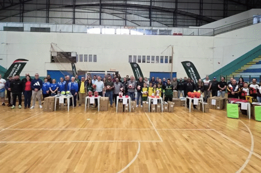 Conselho Municipal do Esporte repassa materiais esportivos adquiridos com recursos do Governo do Estado