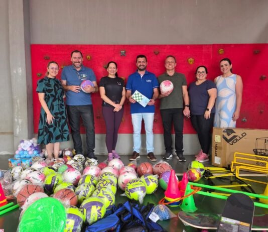 Escolas municipais recebem materiais esportivos