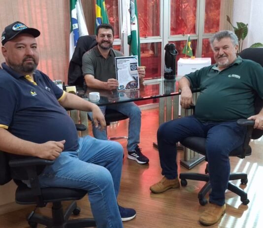 Projeto do 27º Torneio Internacional de Pesca à Corvina é apresentado ao prefeito Backes