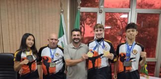 Atletas rondonenses são recebidos pelo prefeito após conquista de seis medalhas no Brasileiro de Karatê